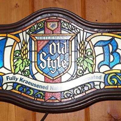 VINTAGE "OLD STYLE" LIGHTED PLASTIC BEER SIGN