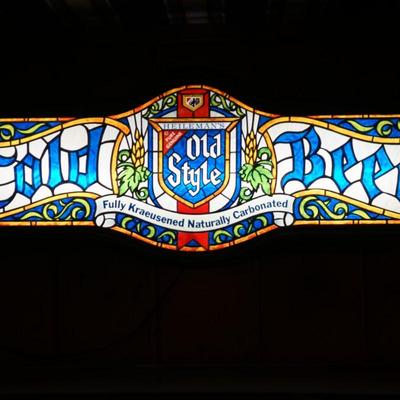 VINTAGE "OLD STYLE" LIGHTED PLASTIC BEER SIGN