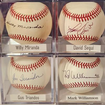 Lot of 4 OMLB Signed Autographed Baseballs Willy Miranda, David Segui, Gus Triandos, Mark Williamson #32