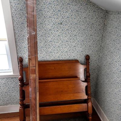 Vintage twin bed frame (Maple)