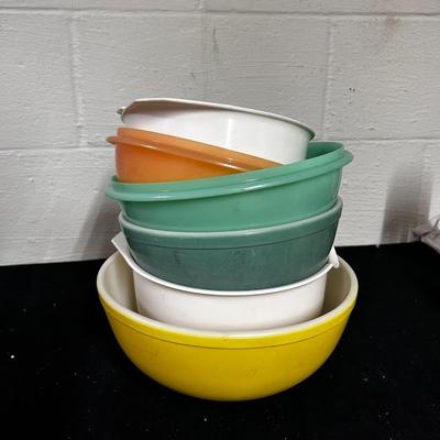 Assorted mixing bowls