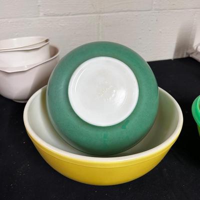 Assorted mixing bowls
