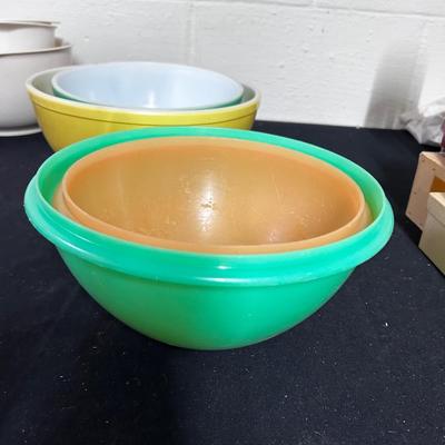 Assorted mixing bowls