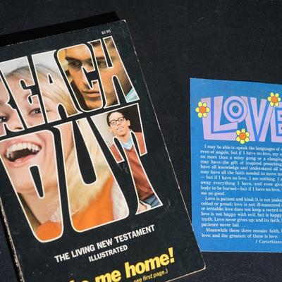 REACH OUT THE NEW LIVING TESTAMENT. 1970'S