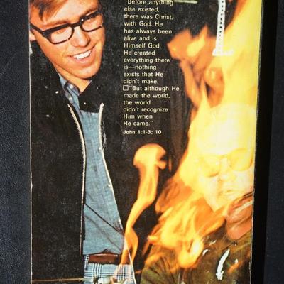 REACH OUT THE NEW LIVING TESTAMENT. 1970'S