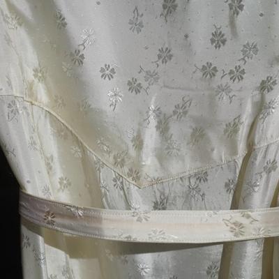 CLASSIC FORMAL VINTAGE DRESS IN IVORY COLOR SATIN FABRIC