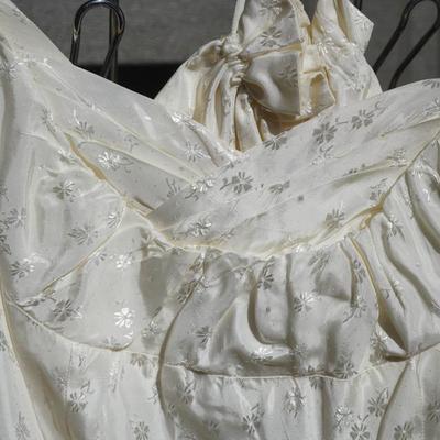 CLASSIC FORMAL VINTAGE DRESS IN IVORY COLOR SATIN FABRIC