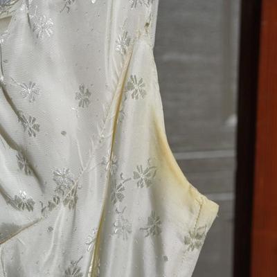 CLASSIC FORMAL VINTAGE DRESS IN IVORY COLOR SATIN FABRIC