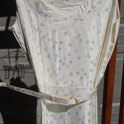 CLASSIC FORMAL VINTAGE DRESS IN IVORY COLOR SATIN FABRIC