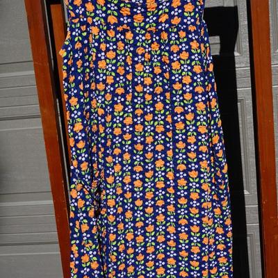 1970's SMOCK DRESS W/ CALICO PATTERN ORANGE PLASTIC BUTTONS