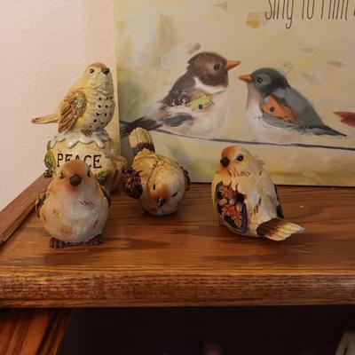 BIRD PICTURE ON CANVAS, WESTMORELAND GLASS BIRD AND SEVERAL OTHER BIRDS