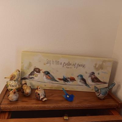 BIRD PICTURE ON CANVAS, WESTMORELAND GLASS BIRD AND SEVERAL OTHER BIRDS