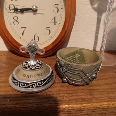 OVAL WOODEN FRAMED WALL CLOCK, 3 GLASS STEMMED CANDLE HOLDERS, GLASS ROSE BOWL AND TRINKET BOX