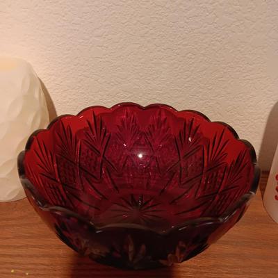 RED GLASS SERVING BOWL AND 4 FLAMELESS CANDLES