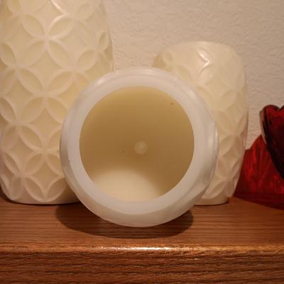 RED GLASS SERVING BOWL AND 4 FLAMELESS CANDLES