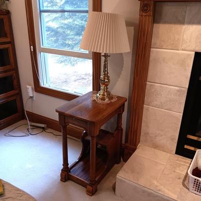 UNIQUE END TABLE, BRASS LAMP AND A DOILY