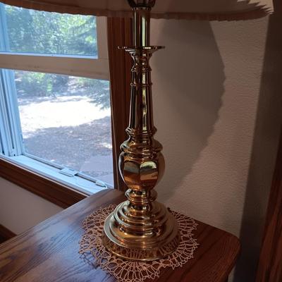 UNIQUE END TABLE, BRASS LAMP AND A DOILY