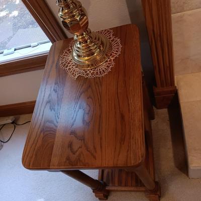 UNIQUE END TABLE, BRASS LAMP AND A DOILY
