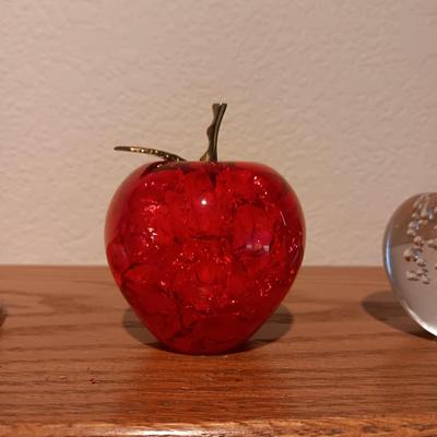 2 GLASS APPLE PAPERWEIGHTS AND A BRASS TRINKET BOX