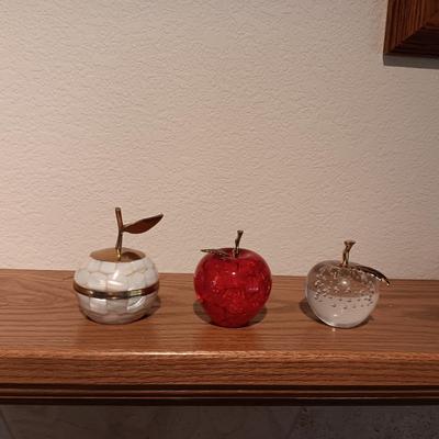 2 GLASS APPLE PAPERWEIGHTS AND A BRASS TRINKET BOX