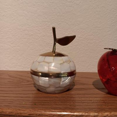2 GLASS APPLE PAPERWEIGHTS AND A BRASS TRINKET BOX