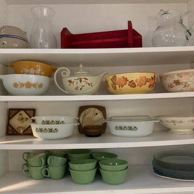 Vintage corning & pyrex.
