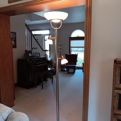 CHROME FLOOR LAMP WITH DIMMER LIGHT AND 2 INDIVIDUAL LIGHTS THAT ARE ADJUSTABLE