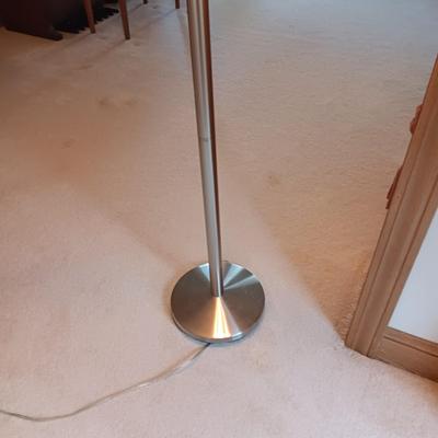 CHROME FLOOR LAMP WITH DIMMER LIGHT AND 2 INDIVIDUAL LIGHTS THAT ARE ADJUSTABLE