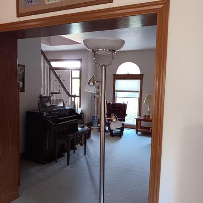 CHROME FLOOR LAMP WITH DIMMER LIGHT AND 2 INDIVIDUAL LIGHTS THAT ARE ADJUSTABLE