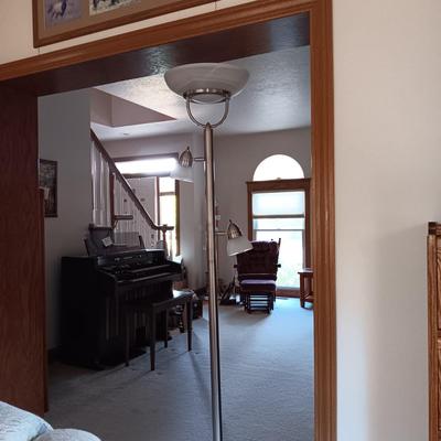 CHROME FLOOR LAMP WITH DIMMER LIGHT AND 2 INDIVIDUAL LIGHTS THAT ARE ADJUSTABLE