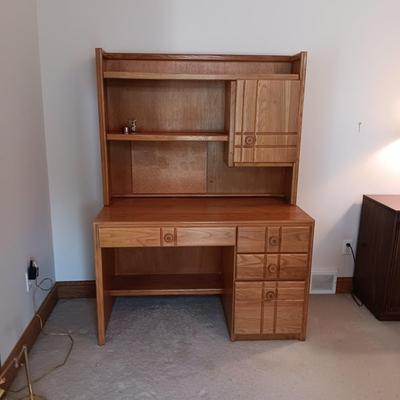 SOLID WOOD DESK WITH A HUTCH, DESK LAMP, VINTAGE LETTER POSTAGE SCALE, MID-CENTURY DESK CHAIR AND A SURGE BOX