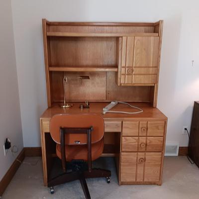 SOLID WOOD DESK WITH A HUTCH, DESK LAMP, VINTAGE LETTER POSTAGE SCALE, MID-CENTURY DESK CHAIR AND A SURGE BOX