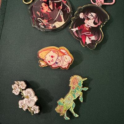 ENAMEL COLLECTIBLE PIN CHARM LOT