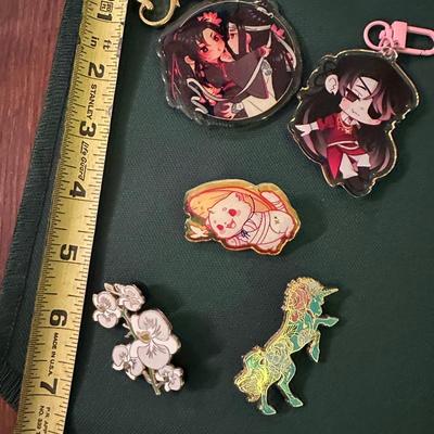ENAMEL COLLECTIBLE PIN CHARM LOT