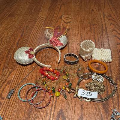 COSTUME JEWELRY LOT