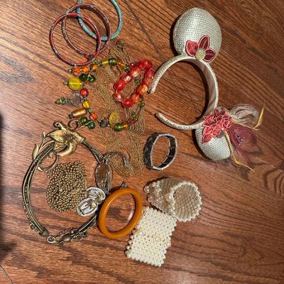 COSTUME JEWELRY LOT