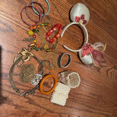 COSTUME JEWELRY LOT