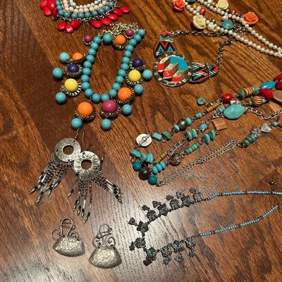 COSTUME JEWELRY LOT