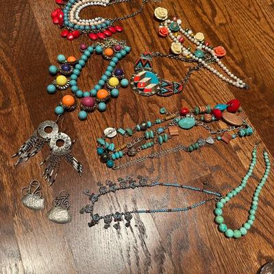 COSTUME JEWELRY LOT