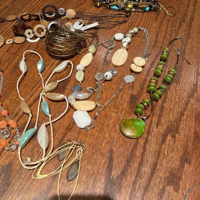 COSTUME JEWELRY LOT