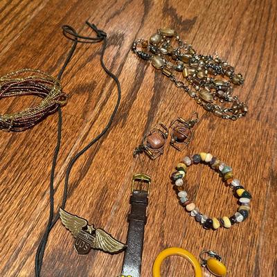 COSTUME JEWELRY LOT