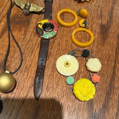 COSTUME JEWELRY LOT