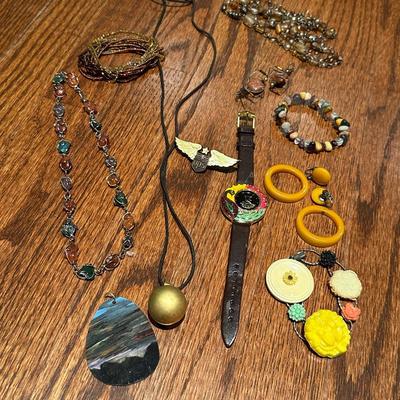 COSTUME JEWELRY LOT