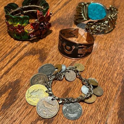 COSTUME BRACELET JEWELRY LOT