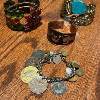 COSTUME BRACELET JEWELRY LOT