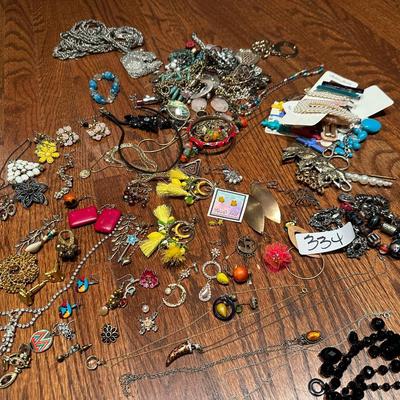 COSTUME JEWELRY LOT