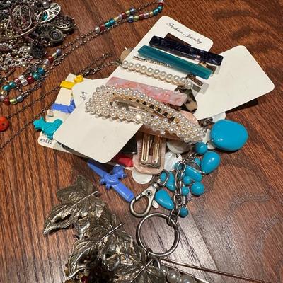 COSTUME JEWELRY LOT