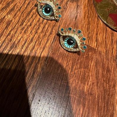 COSTUME JEWELRY LOT