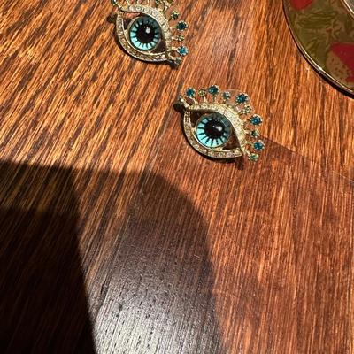COSTUME JEWELRY LOT