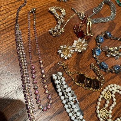 COSTUME RHINESTONE JEWELRY LOT